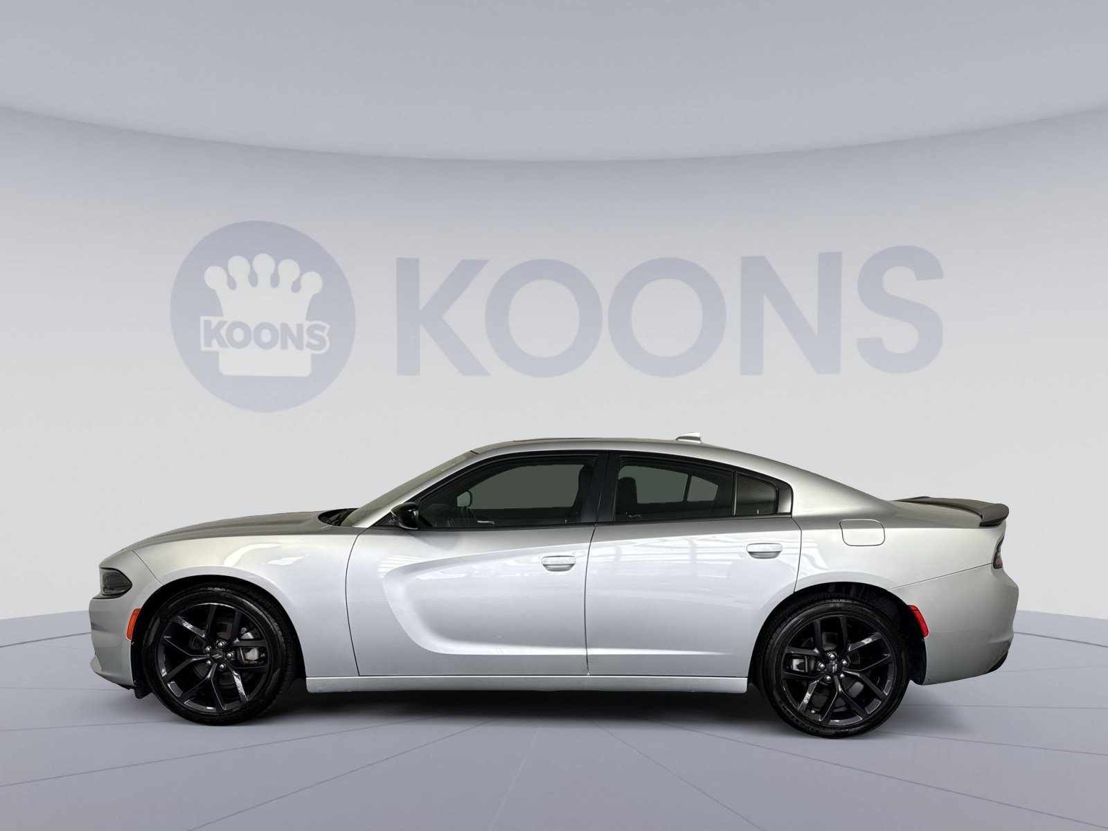 Used 2023 Dodge Charger SXT w/ Blacktop Package RWD image 2