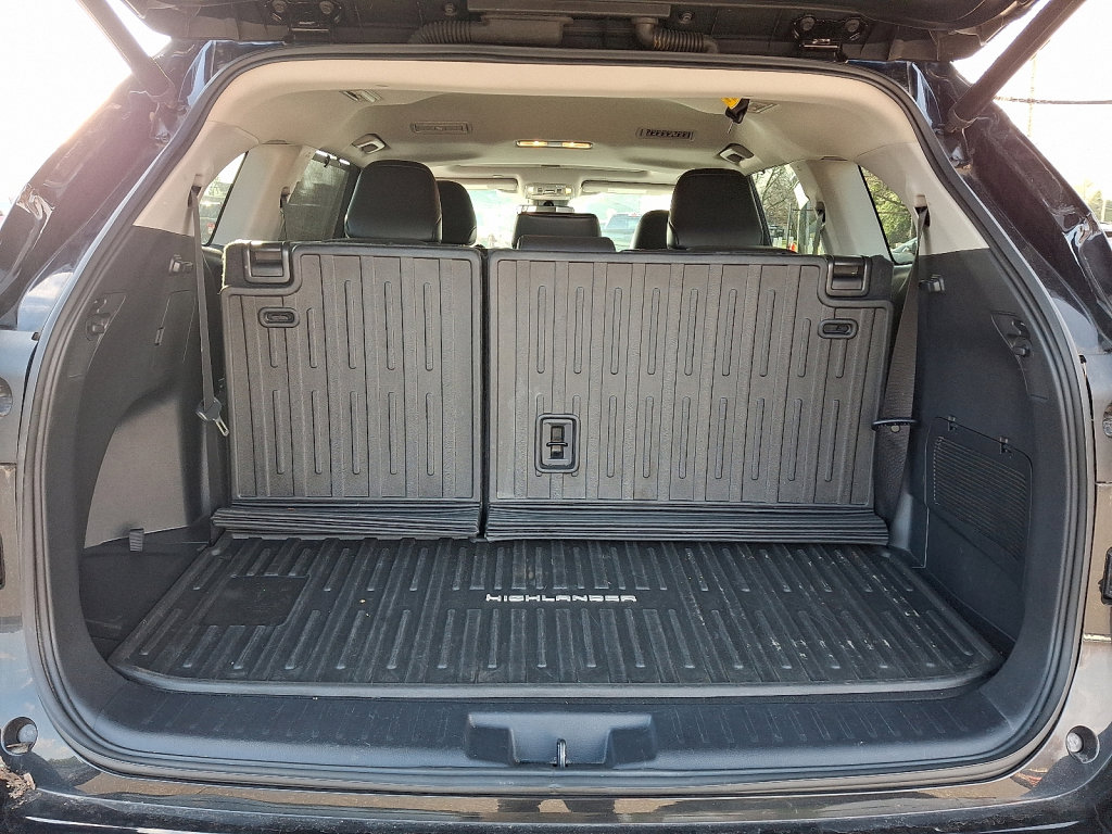 Used 2023 Toyota Highlander XLE image 18