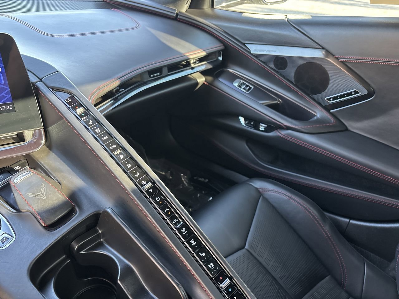 Used 2023 Chevrolet Corvette Stingray Premium Conv w/ Stealth Interior Trim Package image 15