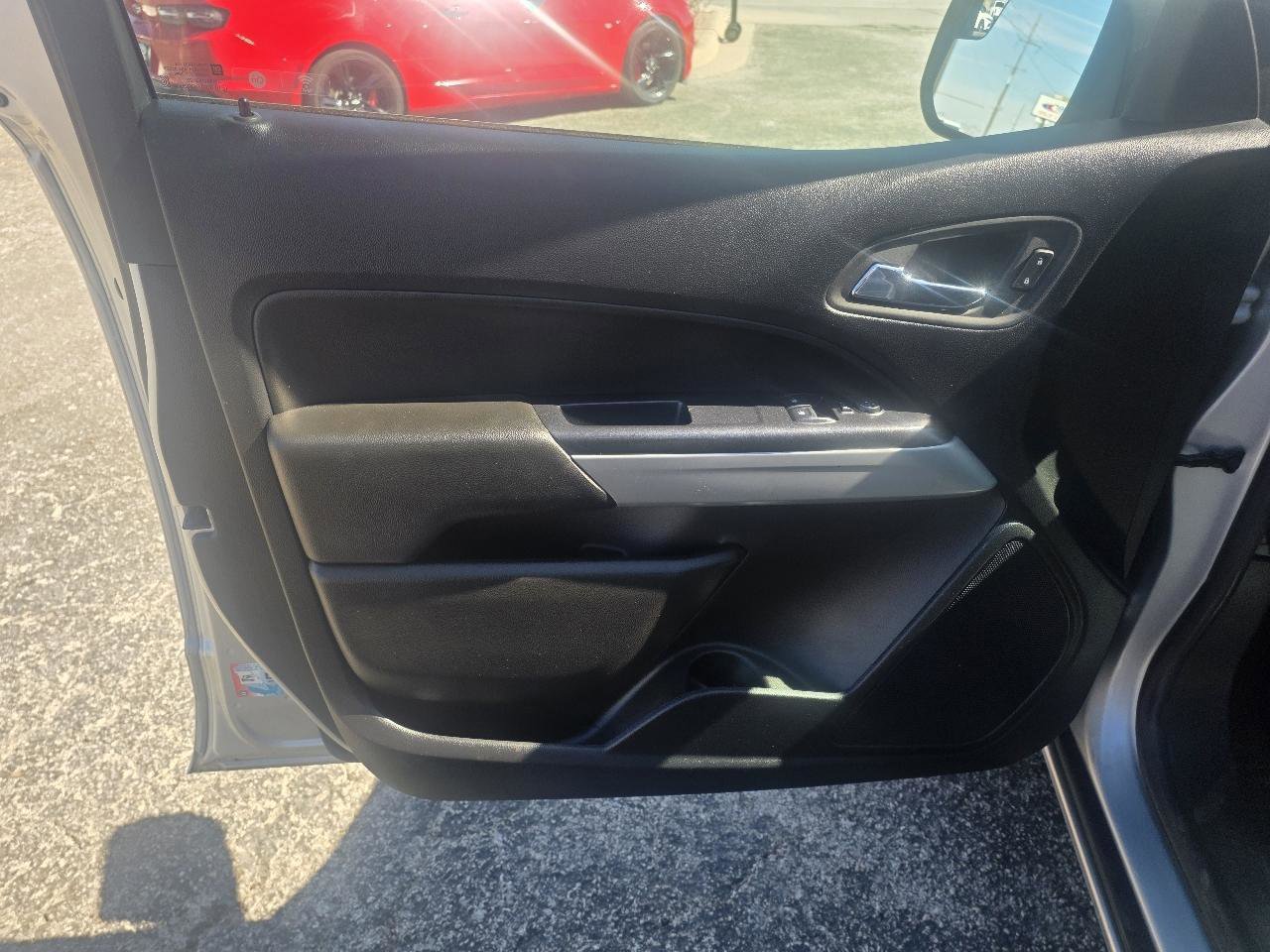 Used 2022 Chevrolet Colorado LT w/ Fleet Safety Package RWD image 10