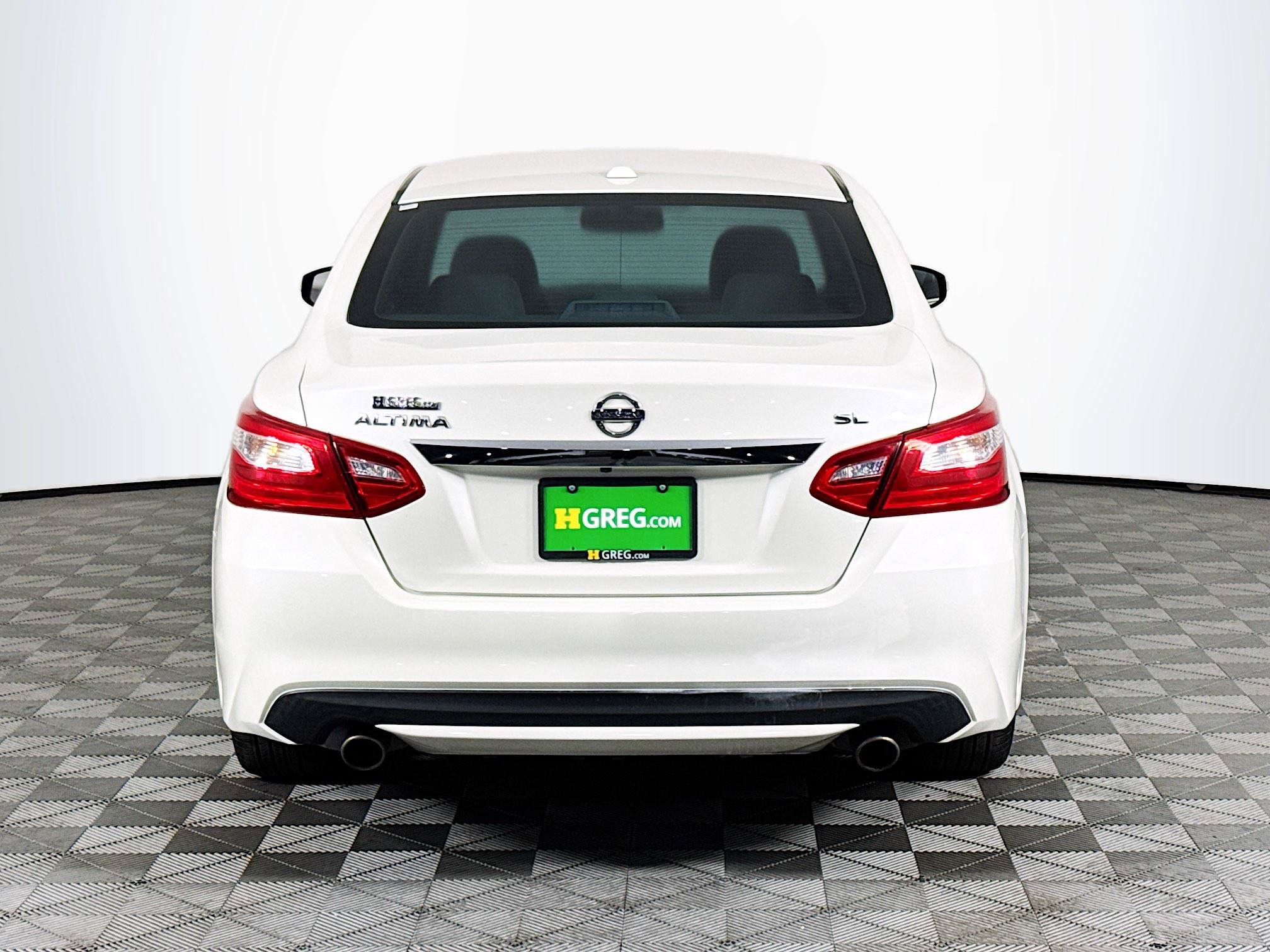 Used 2017 Nissan Altima 2.5 SL w/ Moonroof Package FWD image 7