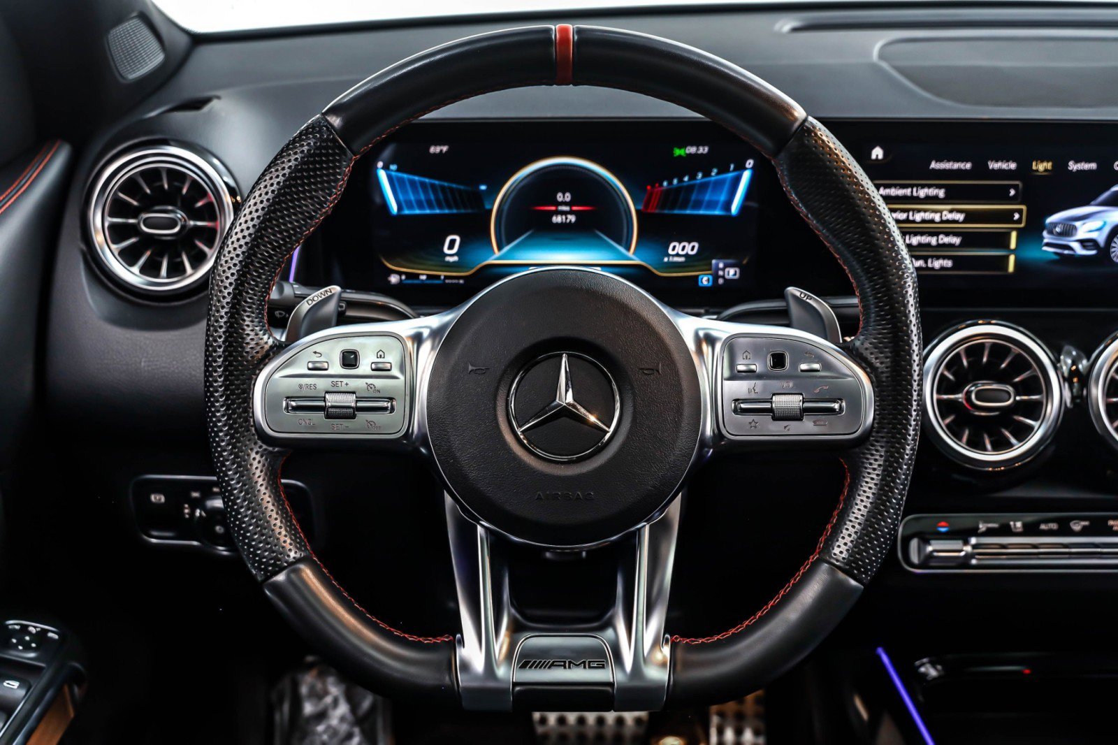 Used 2022 Mercedes-Benz GLB 35 AMG AMG GLB 35 4MATIC SUV image 18