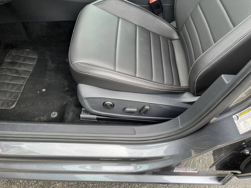 Used 2024 Volkswagen Jetta SE FWD image 14