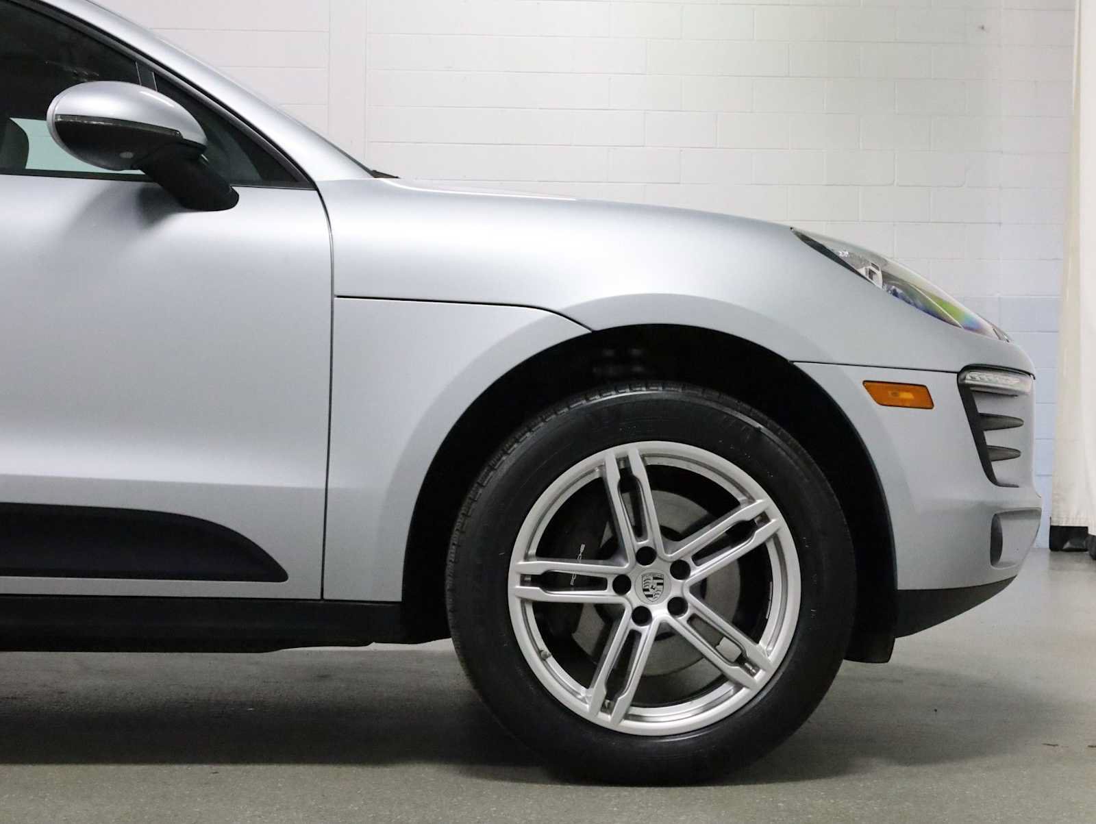 Used 2018 Porsche Macan AWD/4WD image 11