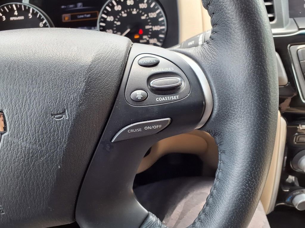 Used 2020 Nissan Pathfinder SV AWD/4WD image 15