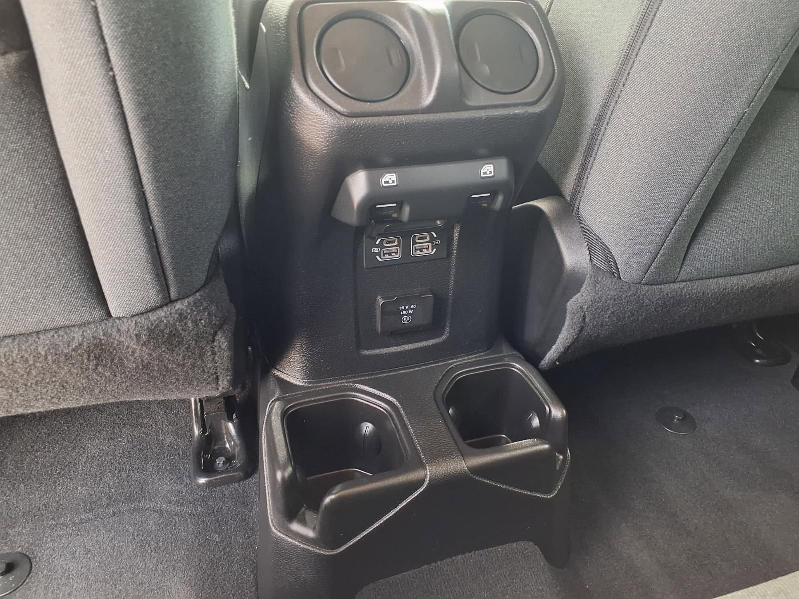 Used 2025 Jeep Wrangler Sahara image 14