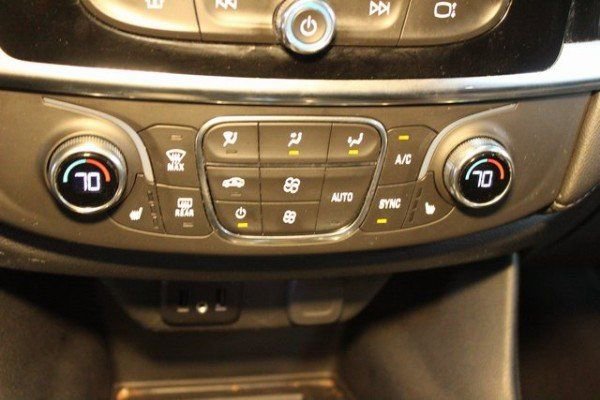 Used 2023 Chevrolet Traverse LT image 29