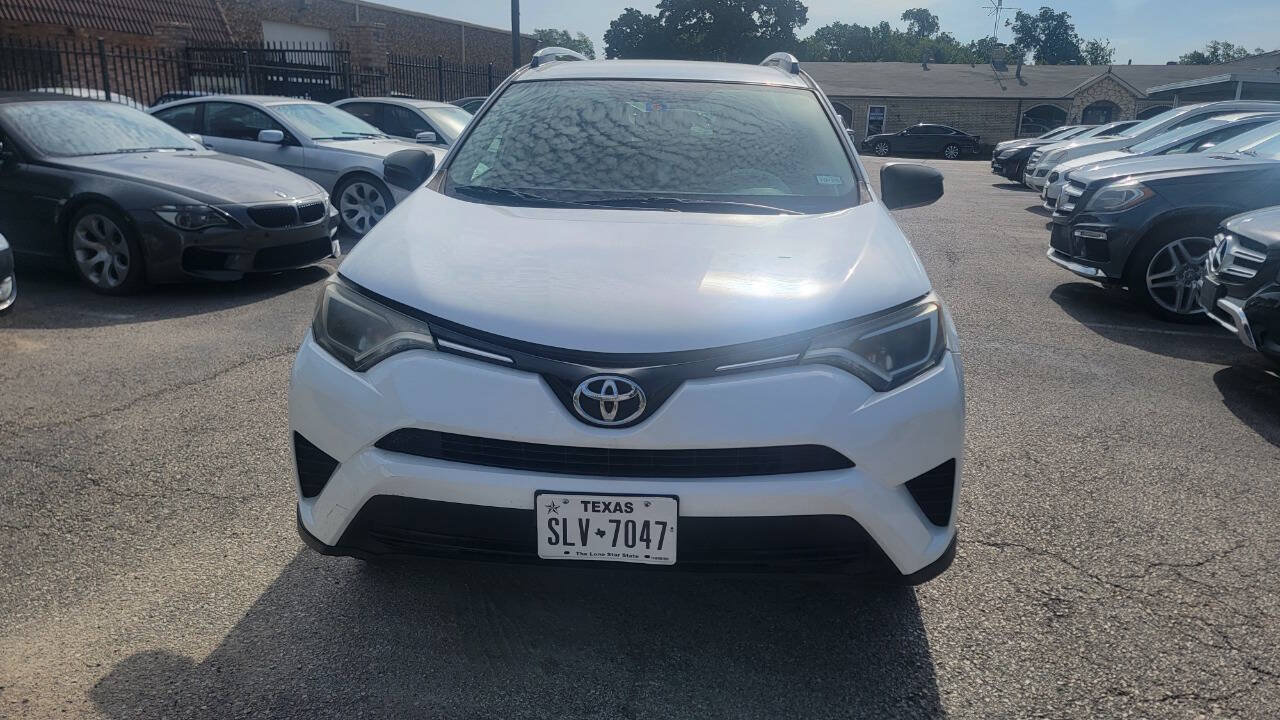 Used 2016 Toyota RAV4 LE FWD image 3