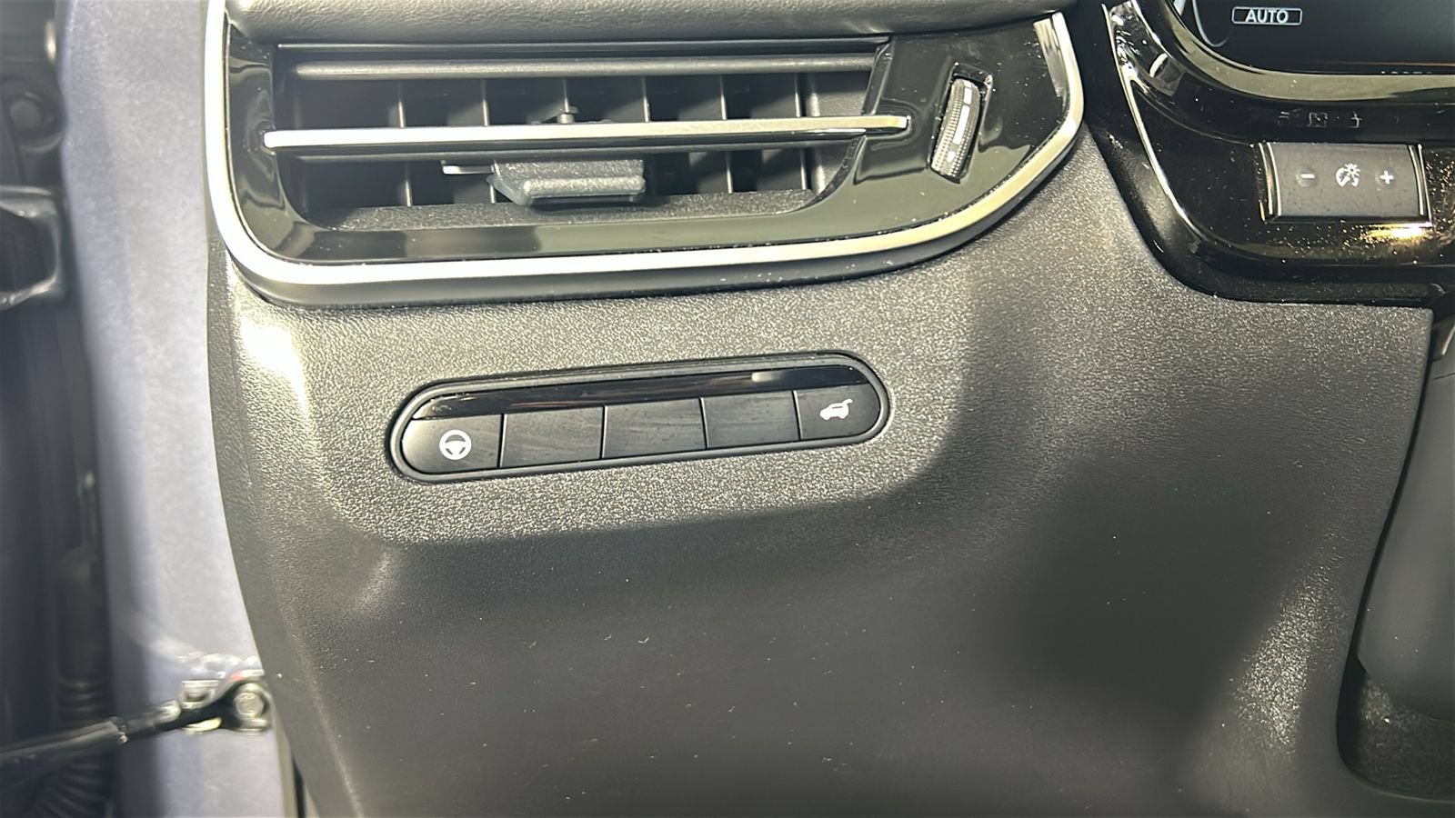 Used 2024 INFINITI QX60 Luxe AWD/4WD image 22