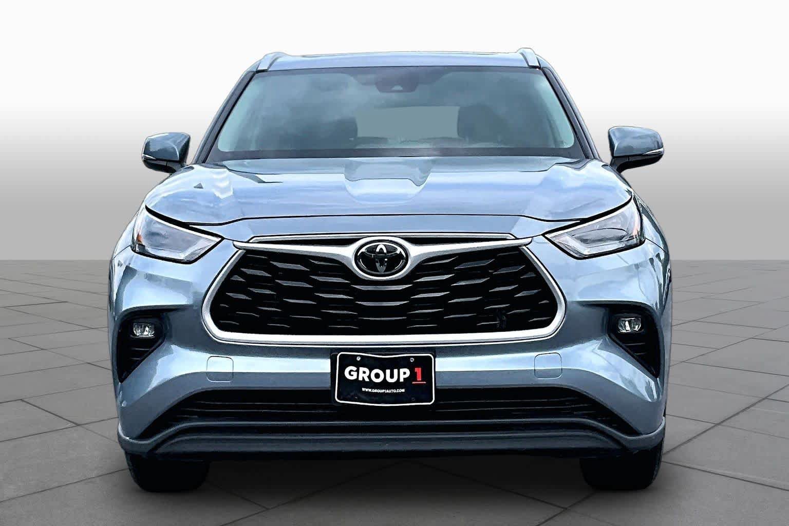 Used 2024 Toyota Highlander XLE AWD/4WD image 4