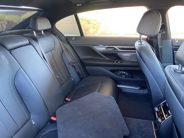 Used 2017 BMW 740i image 6