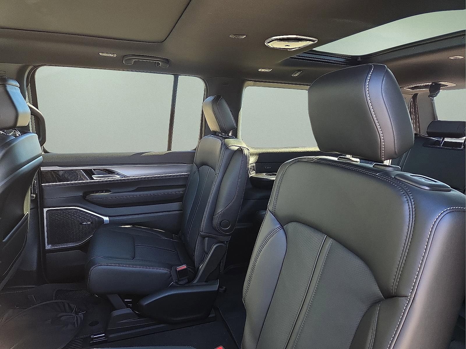 New 2026 Jeep Grand Wagoneer 4WD w/ Premium Group I image 9