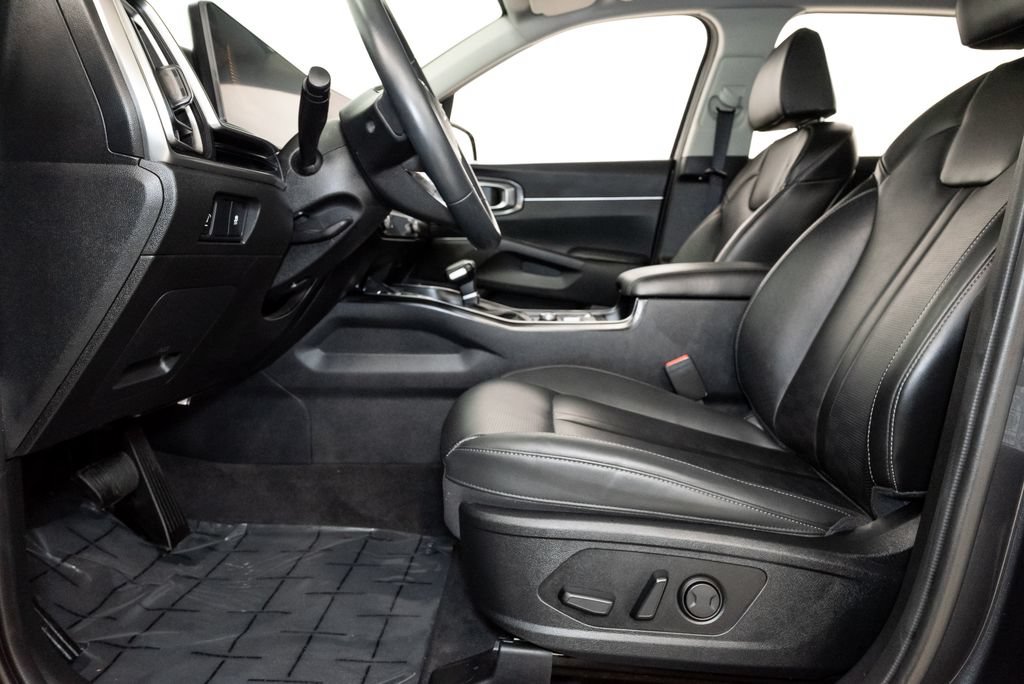 Used 2024 Kia Sorento S w/ Panoramic Sunroof Package FWD image 13