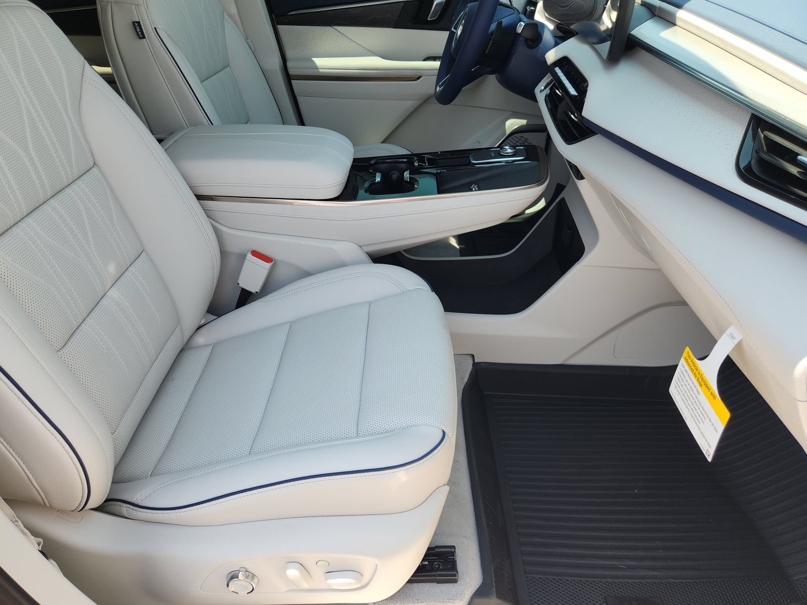 New 2026 Buick Enclave Avenir w/ Super Cruise Package FWD image 17