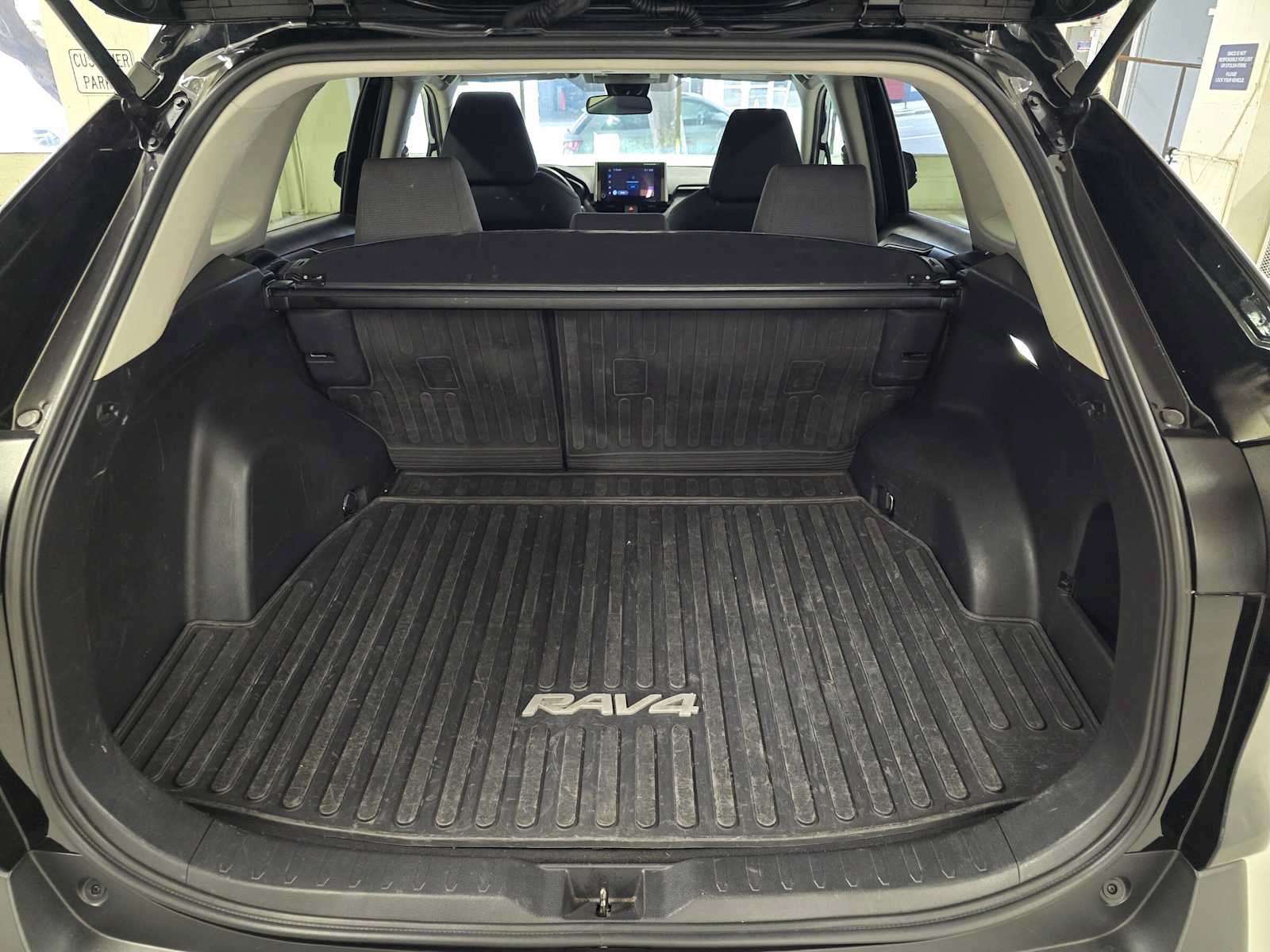 Used 2025 Toyota RAV4 XLE AWD/4WD image 13