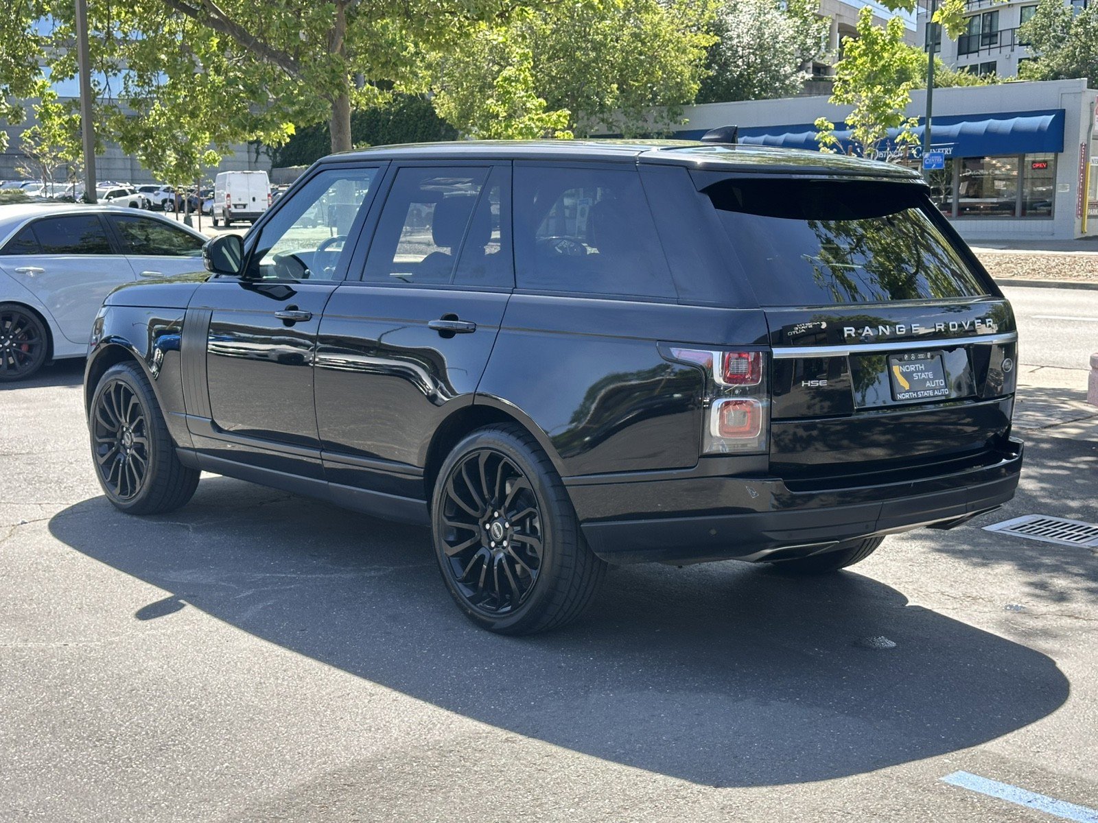Used 2018 Land Rover Range Rover HSE image 12