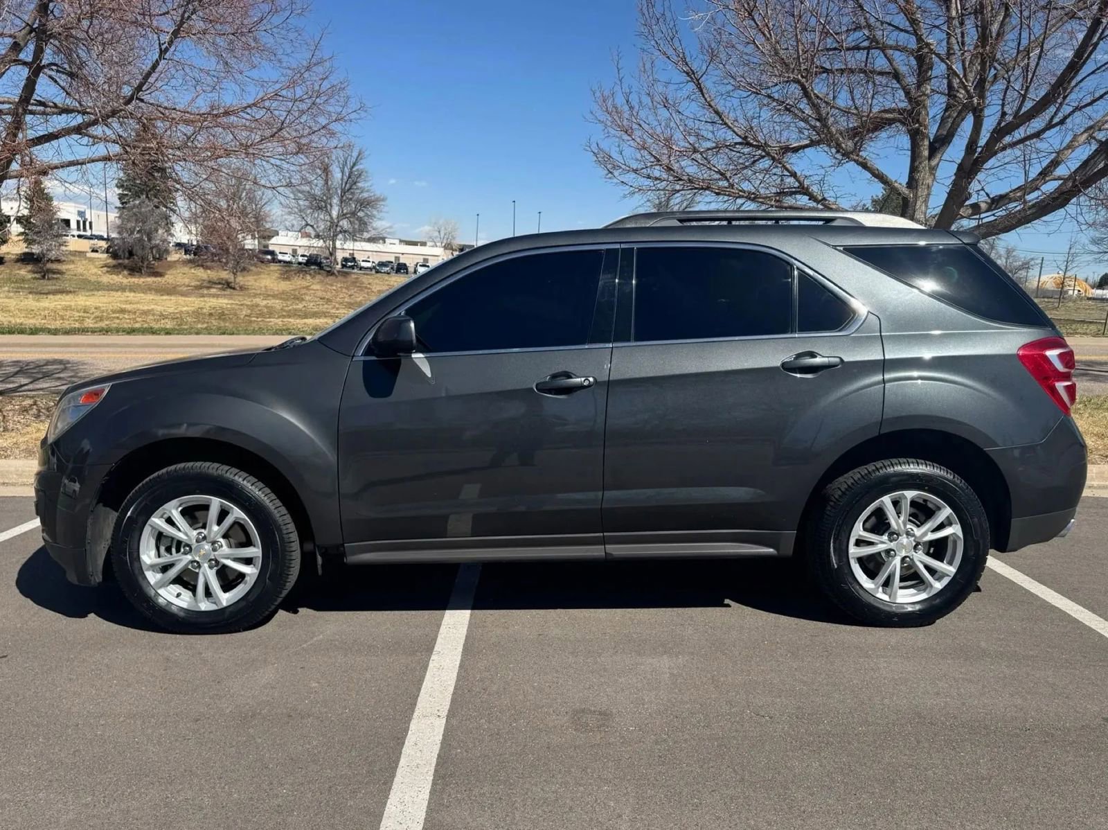 Used 2017 Chevrolet Equinox LT w/ Convenience Package AWD/4WD image 2