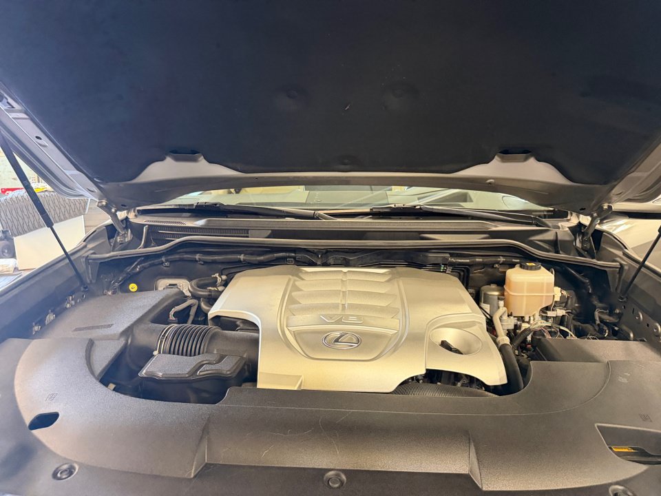 Used 2021 Lexus LX 570 4WD w/ Luxury Package image 20
