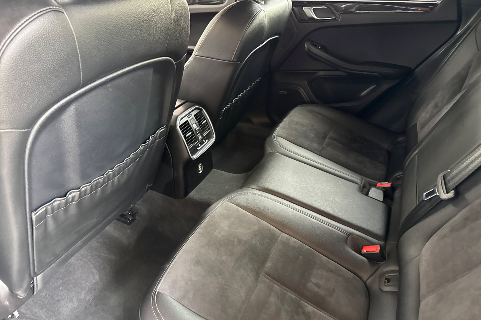 Used 2017 Porsche Macan AWD/4WD image 25