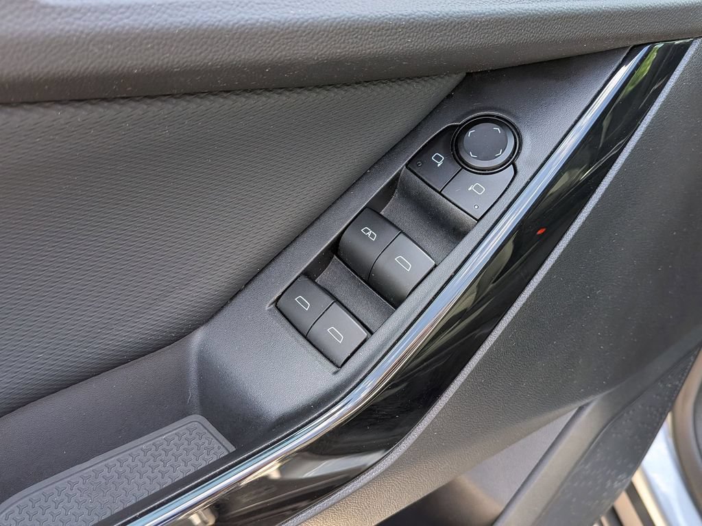 Used 2025 Chevrolet Equinox LT AWD/4WD image 10