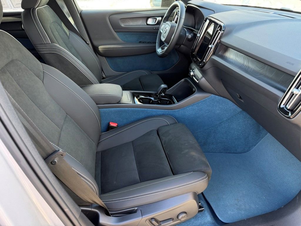 Used 2023 Volvo XC40 Recharge Ultimate image 12
