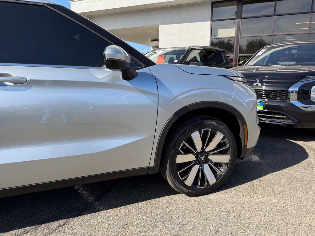New 2026 Mitsubishi Outlander SE AWD/4WD image 14