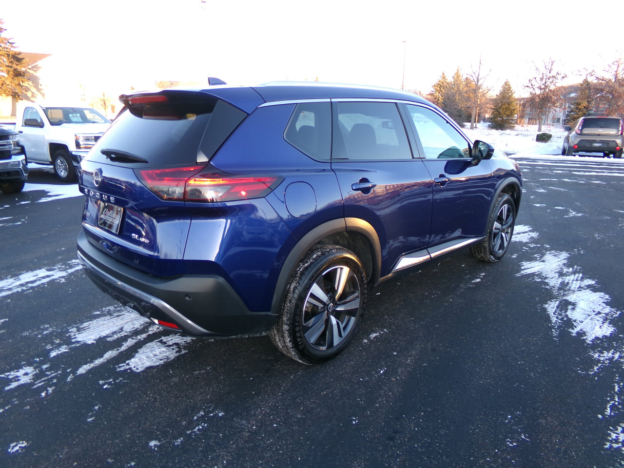 Used 2023 Nissan Rogue SL image 3