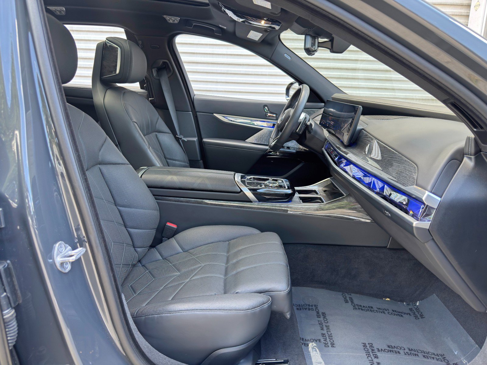 Used 2023 BMW 760i xDrive w/ Executive Package AWD/4WD image 16