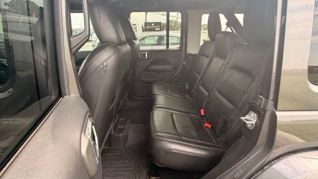 Used 2018 Jeep Wrangler Unlimited Sahara AWD/4WD image 12
