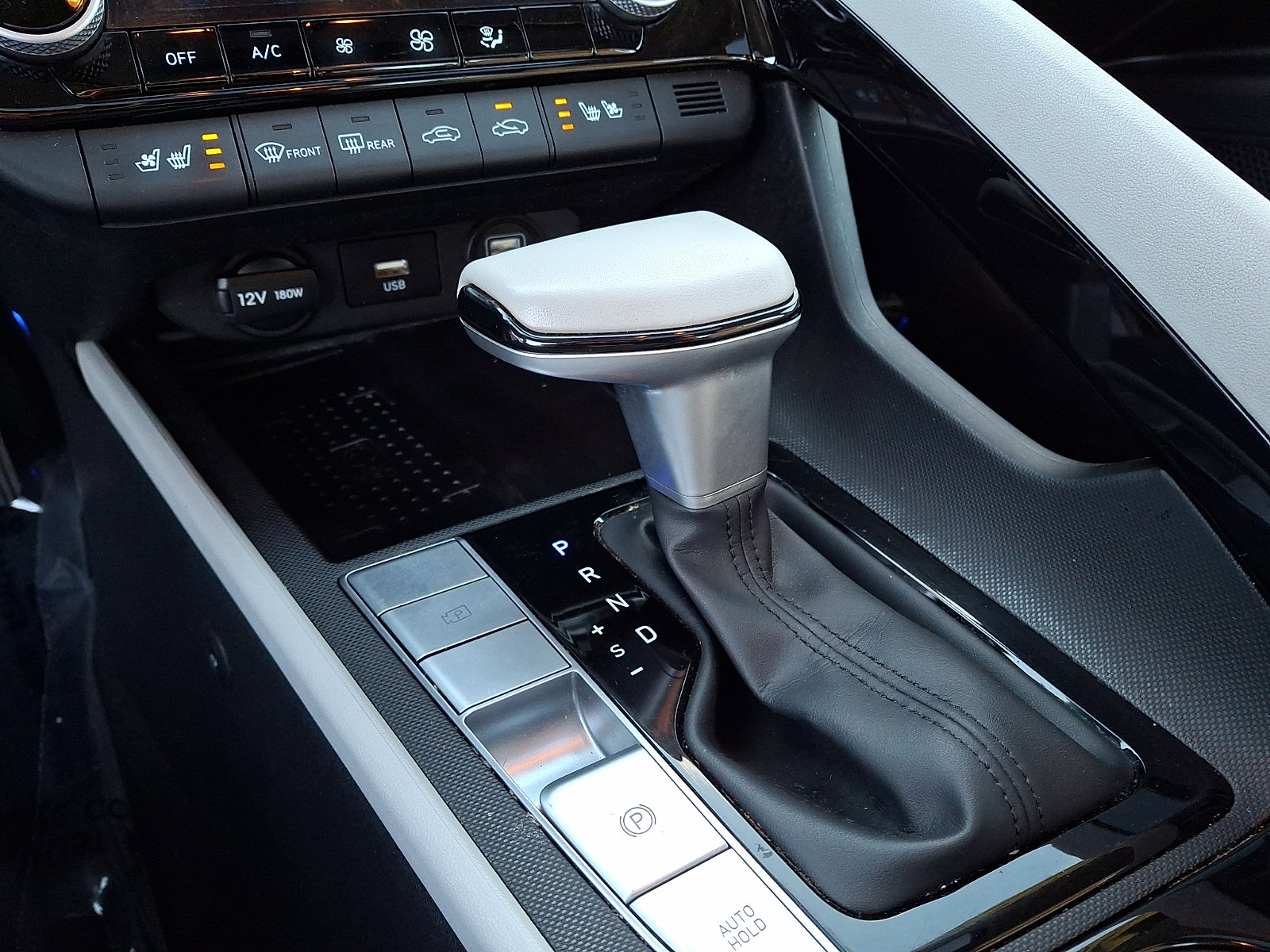 Used 2022 Hyundai Elantra Limited w/ Cargo Package image 22