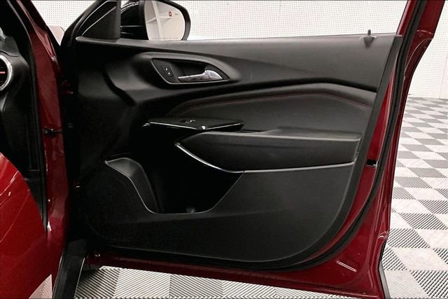 Used 2024 Chevrolet Trax RS w/ Sunroof Package image 22