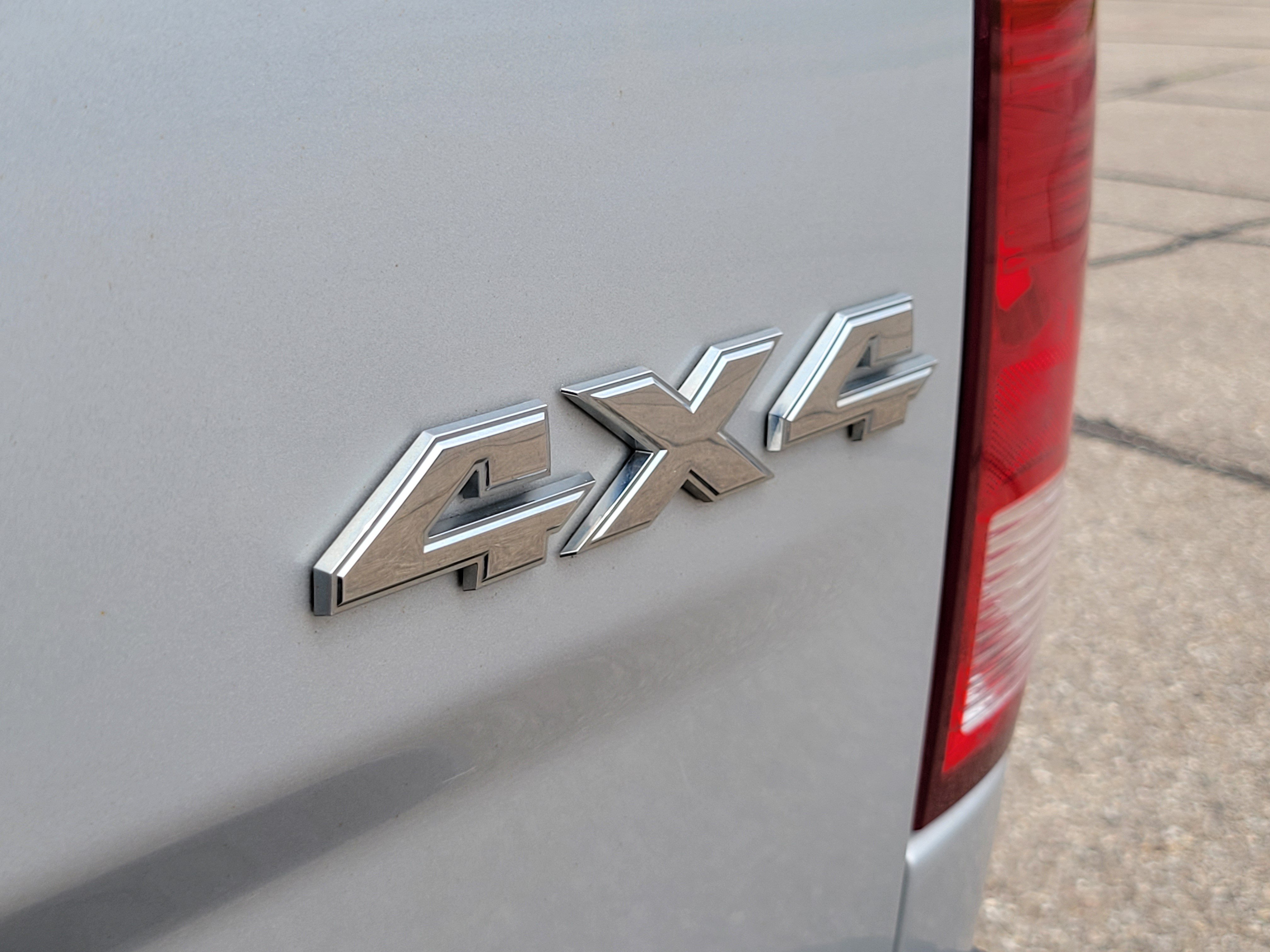 Used 2019 RAM 1500 Classic SLT w/ Luxury Group AWD/4WD image 24