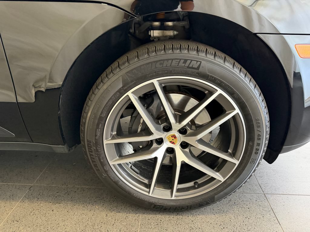 Certified 2026 Porsche Macan AWD/4WD image 13