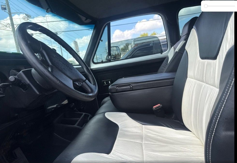 Used 1993 Dodge D/W Truck 250 image 4