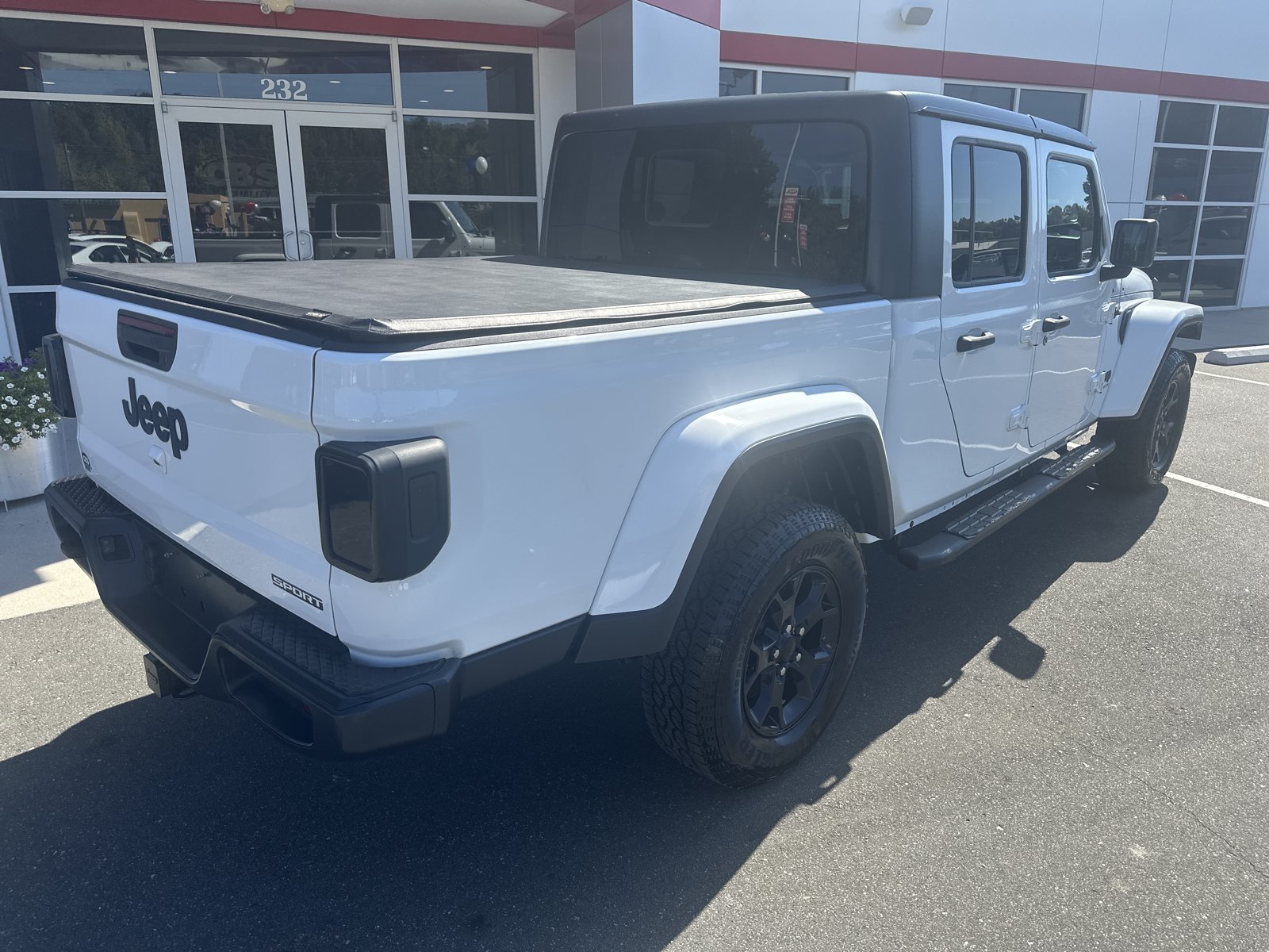 Used 2021 Jeep Gladiator Sport AWD/4WD image 8