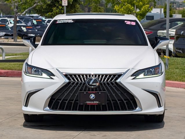 Used 2025 Lexus ES 300h w/ Premium Package FWD image 2