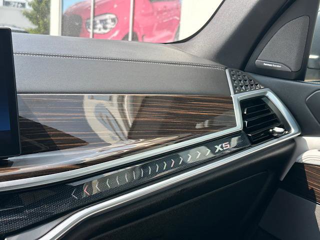 Certified 2024 BMW X5 xDrive40i w/ Premium Package image 31