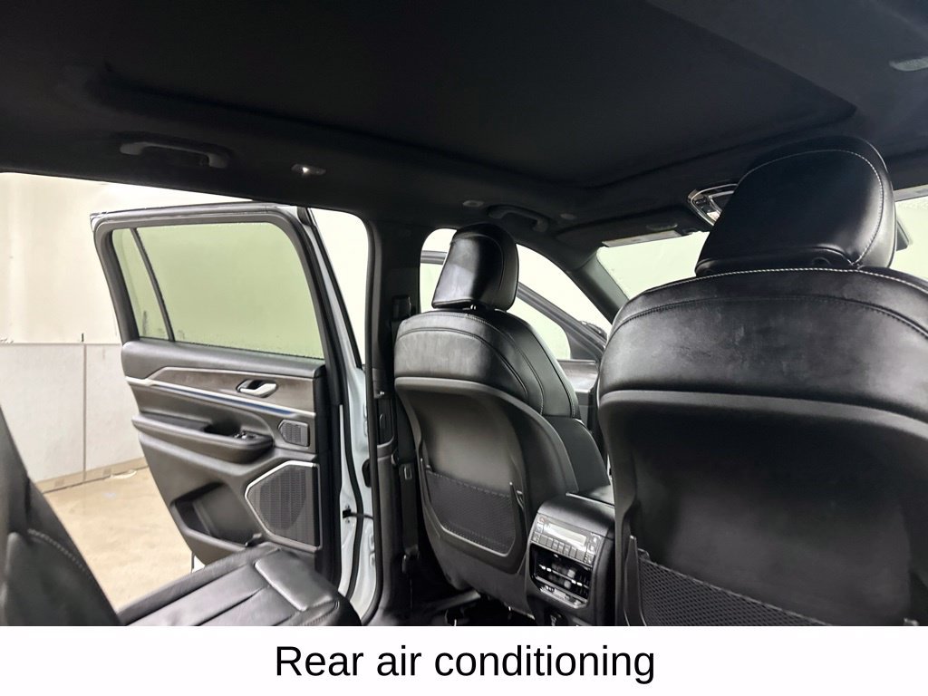 Used 2024 Jeep Grand Cherokee L Overland AWD/4WD image 23
