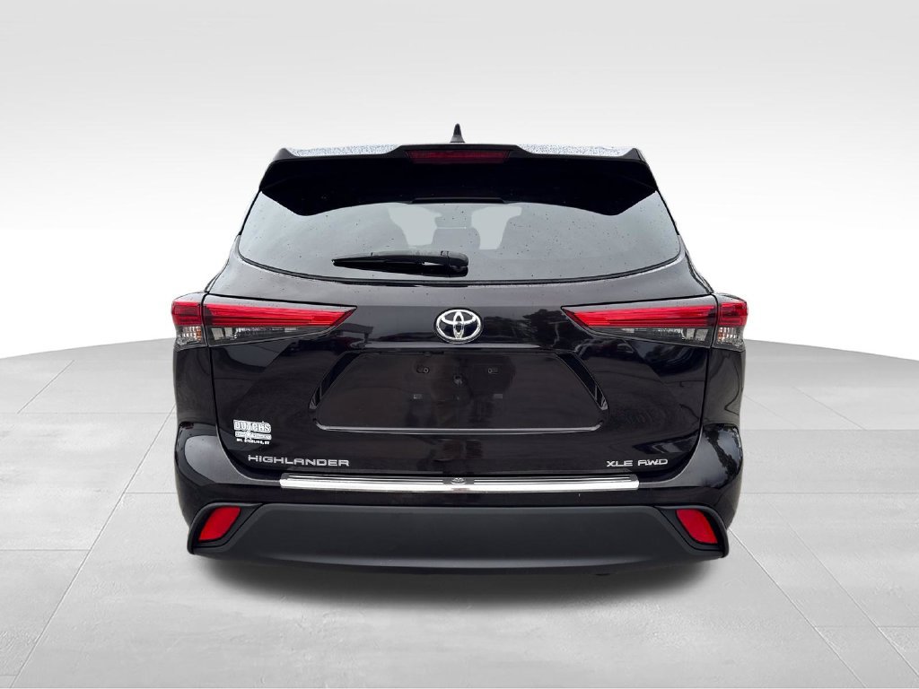 Used 2020 Toyota Highlander XLE AWD/4WD image 5
