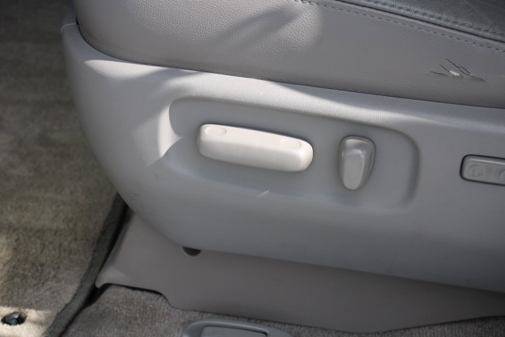 Used 2009 Toyota Sienna XLE image 12