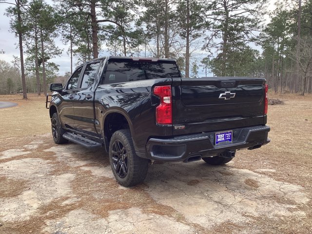 Used 2022 Chevrolet Silverado 1500 Custom Trail Boss w/ Midnight Edition AWD/4WD image 3