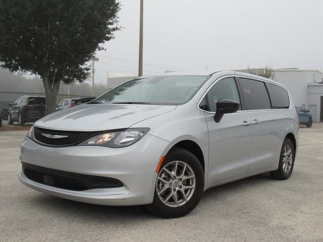 Used 2024 Chrysler Voyager LX image 2