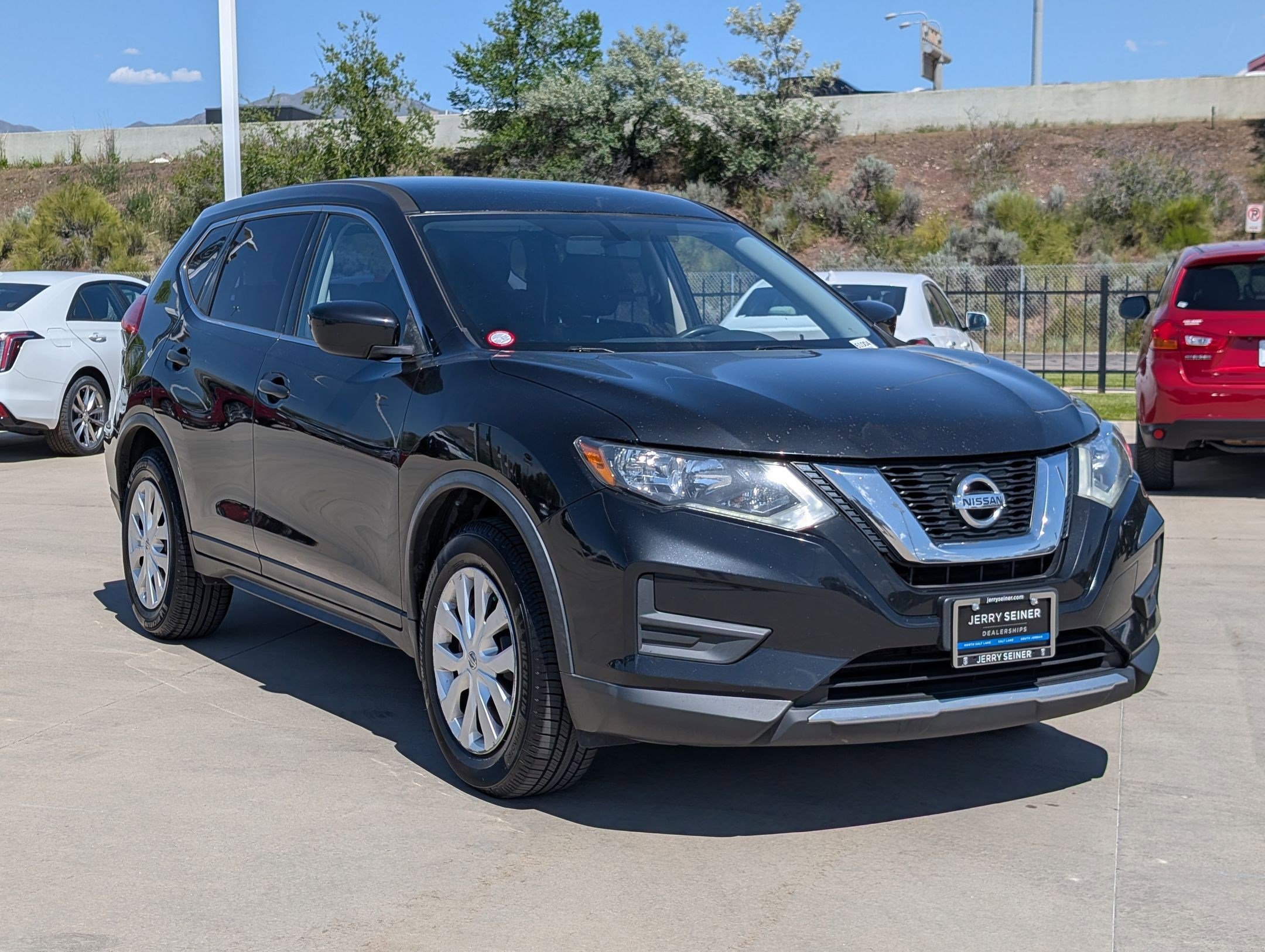 Used 2017 Nissan Rogue S FWD image 7