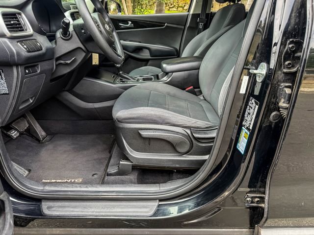 Used 2017 Kia Sorento LX image 24