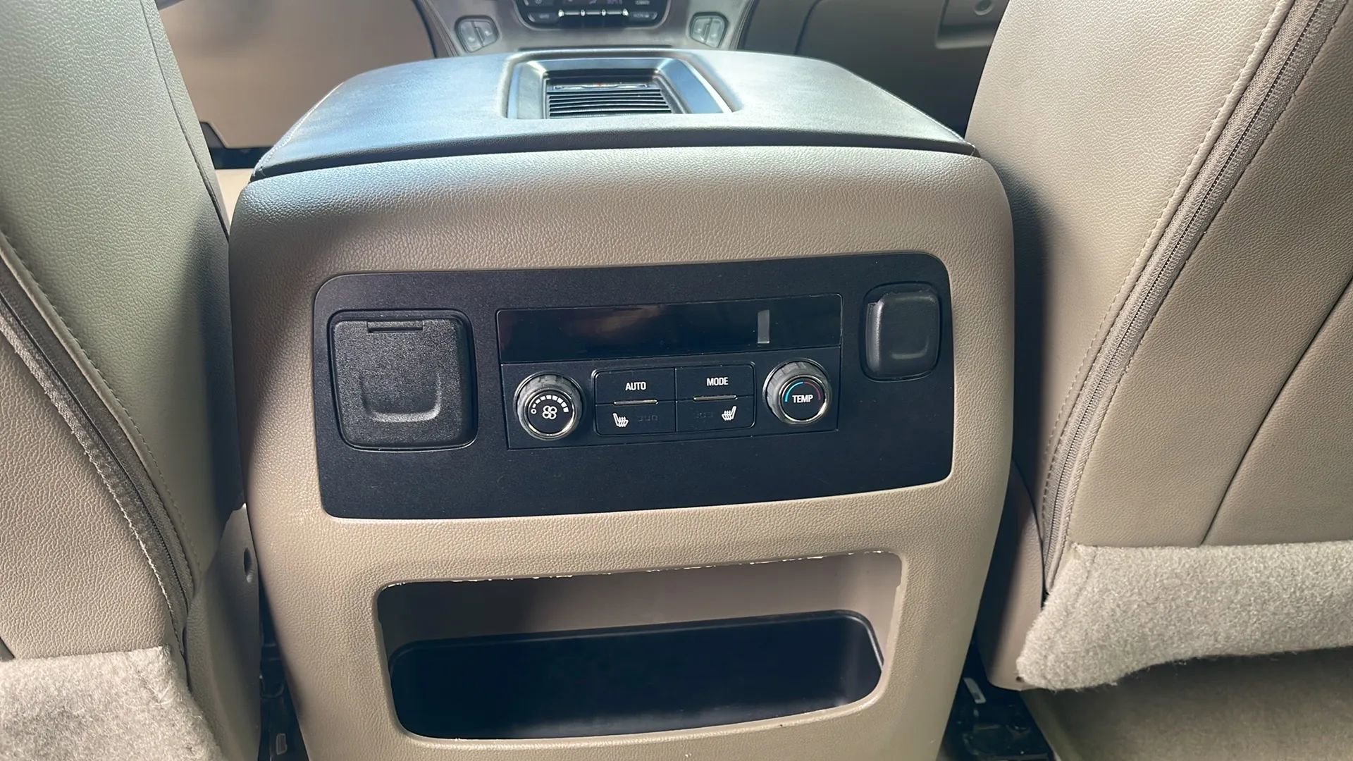 Used 2017 Chevrolet Suburban LT w/ LT Signature Package image 28