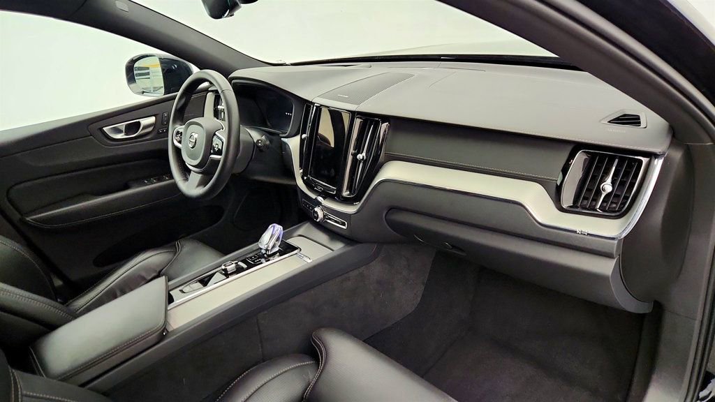 Used 2024 Volvo XC60 T8 Ultimate w/ Protection Package Premier image 25
