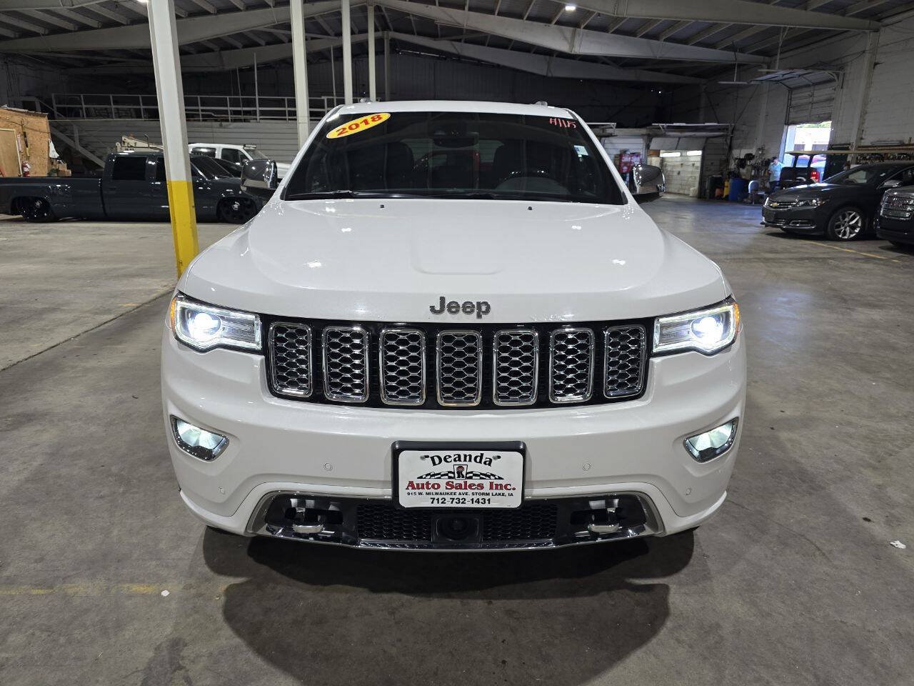 Used 2018 Jeep Grand Cherokee Overland AWD/4WD image 19