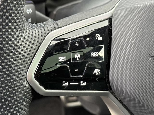 Used 2024 Volkswagen Tiguan SE R-Line FWD image 29