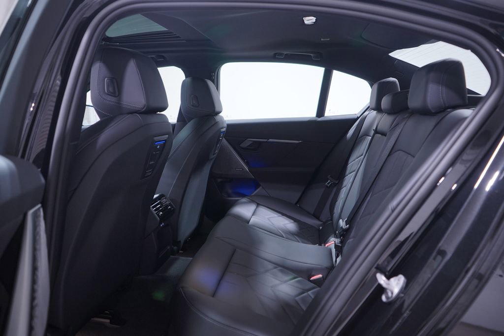 New 2026 BMW i5 eDrive40 w/ M Sport Package image 9