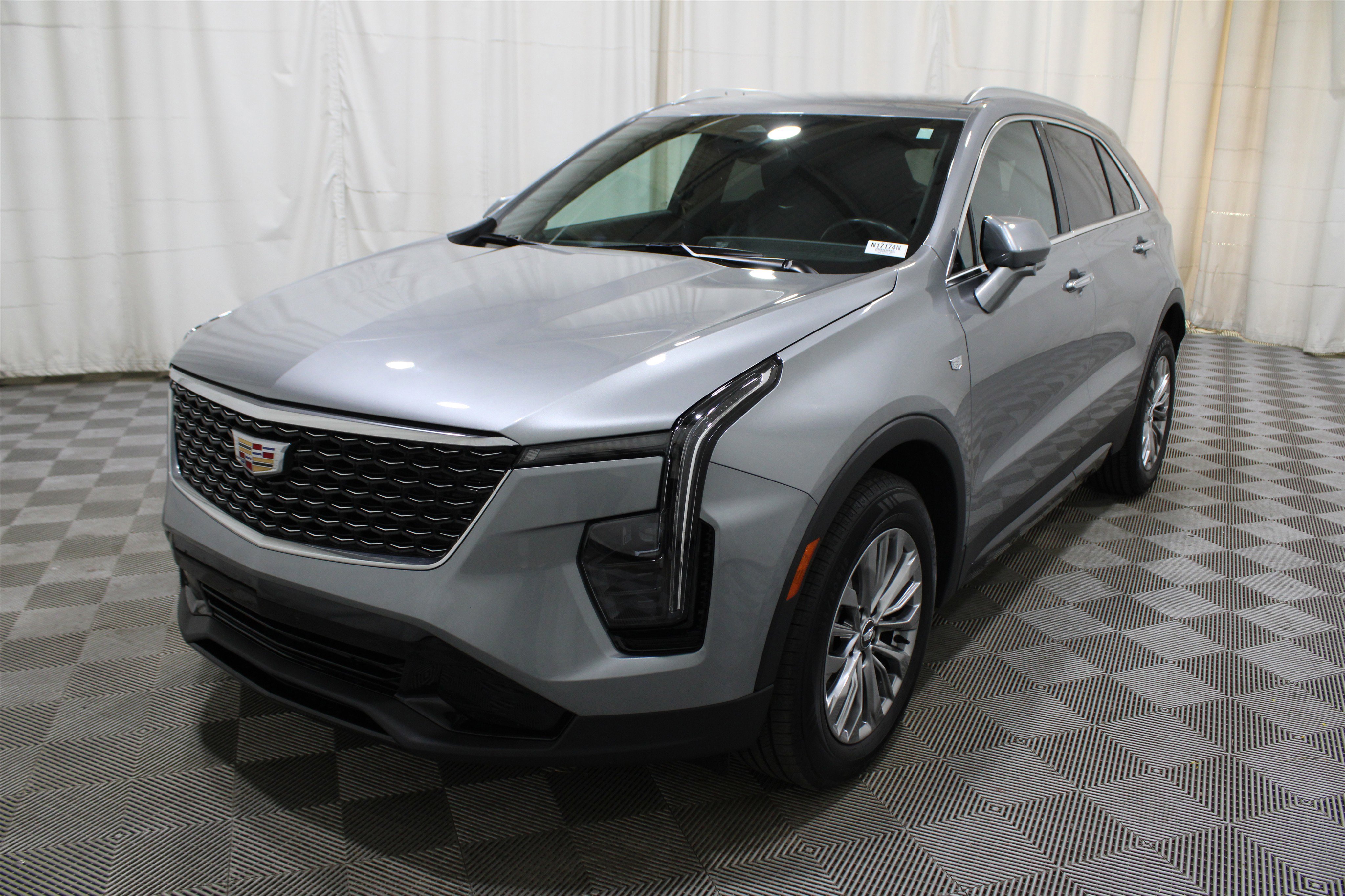Used 2025 Cadillac XT4 Premium Luxury image 36